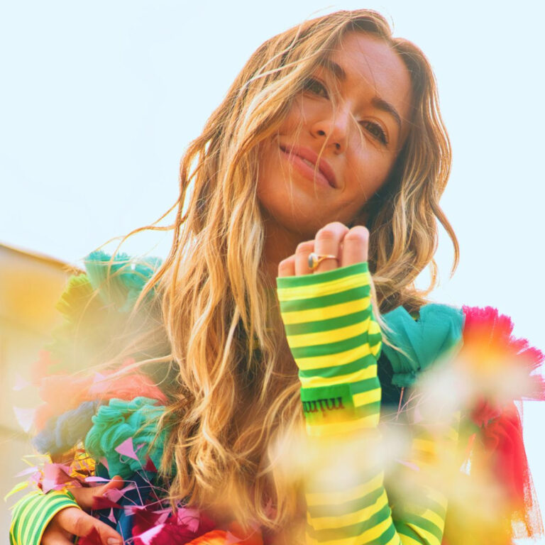 LAUREN DAIGLE EARNS THREE 55TH ANNUAL GMA DOVE AWARDS NOMINATIONS