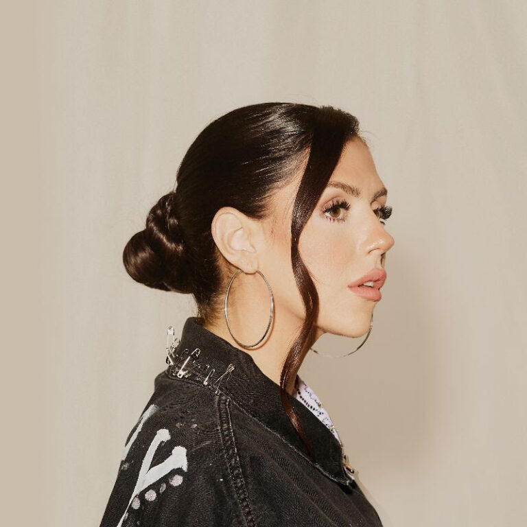 WORSHIP LEADER LIZZIE MORGAN UNVEILS NEW SINGLE ‘LET THE ALABASTER BREAK’